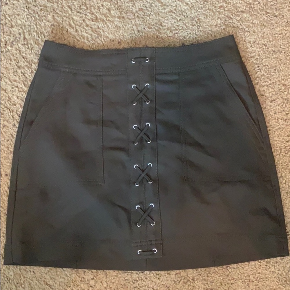 Army green detailed skirt